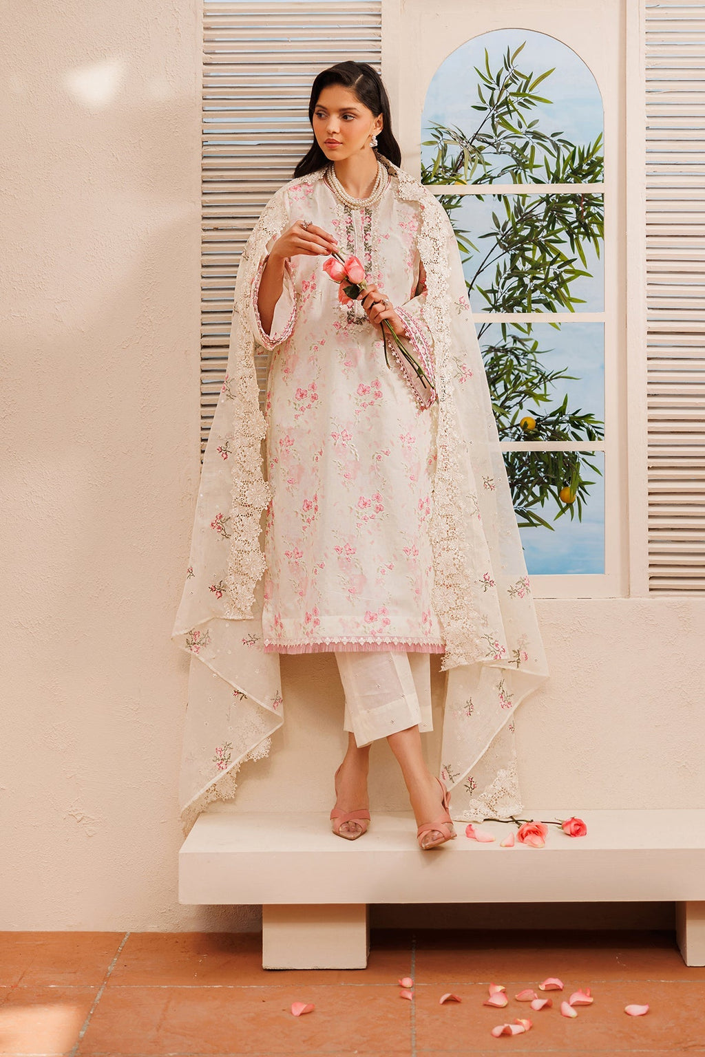 EMBROIDERED LAWN UF-4392