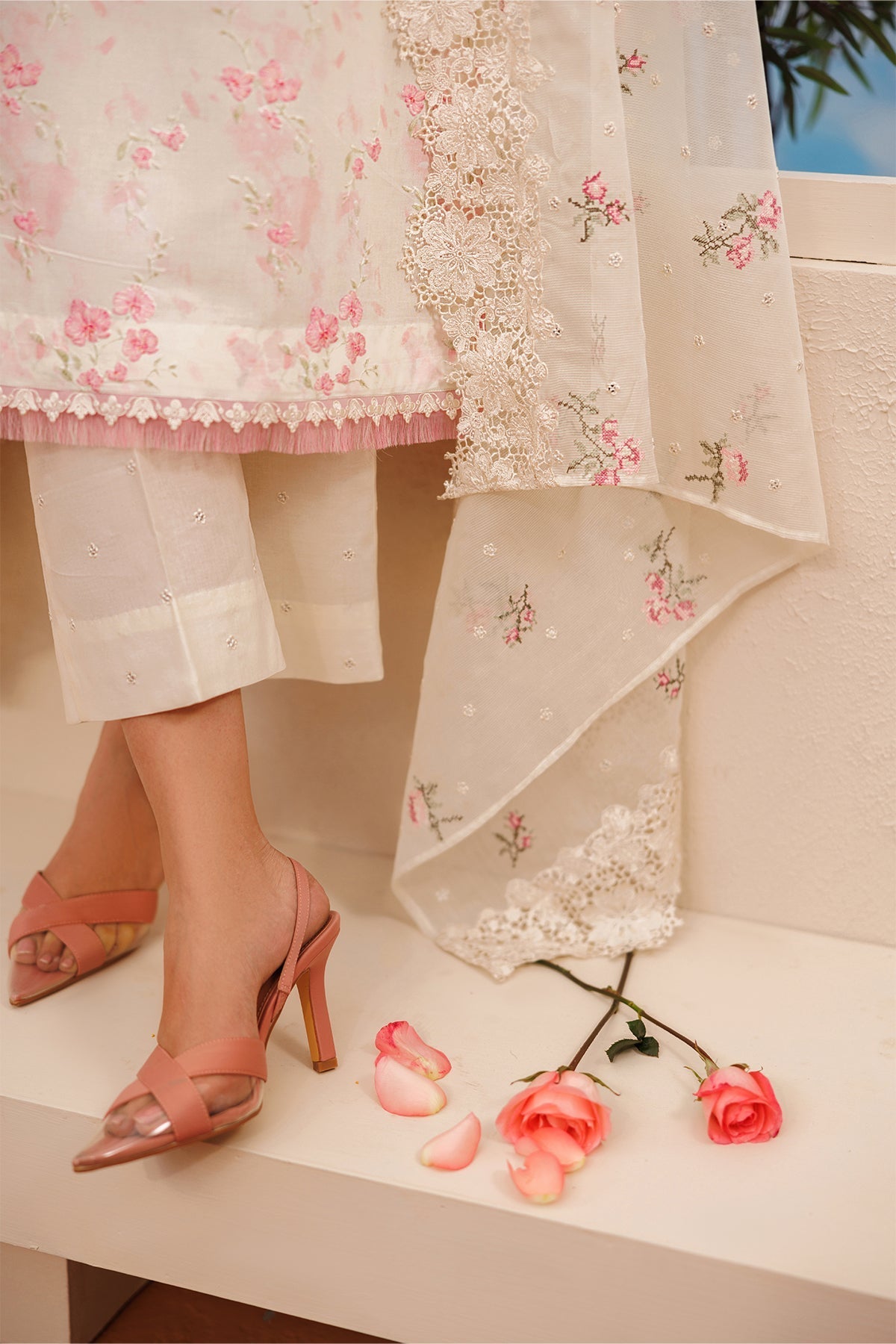 EMBROIDERED LAWN UF-4392