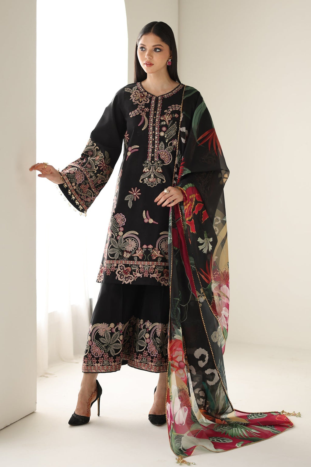 EMBROIDERED SILK UF-4175