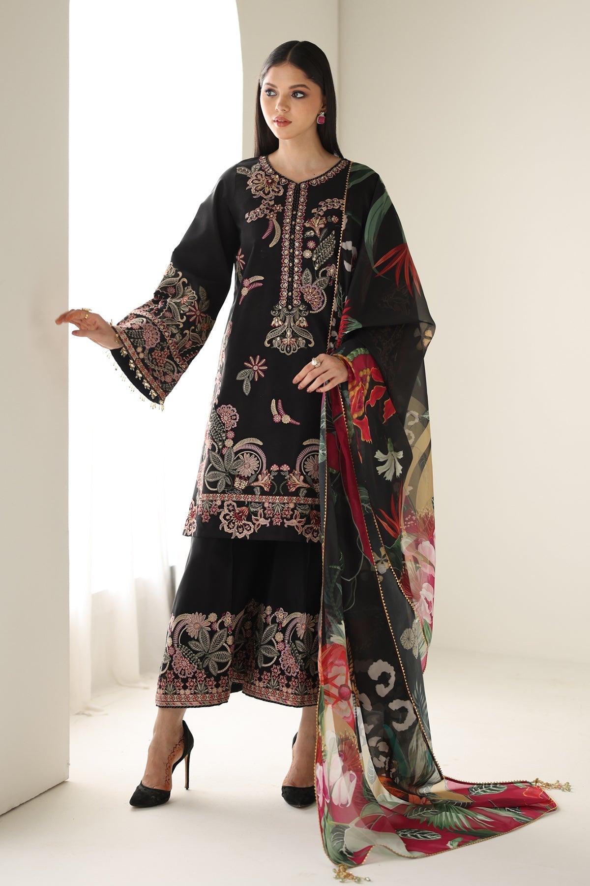 EMBROIDERED SILK UF-4175