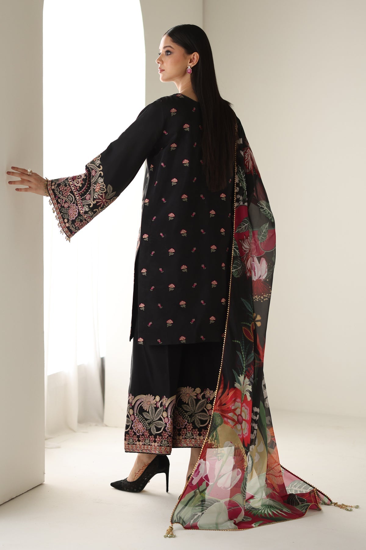 EMBROIDERED SILK UF-4175