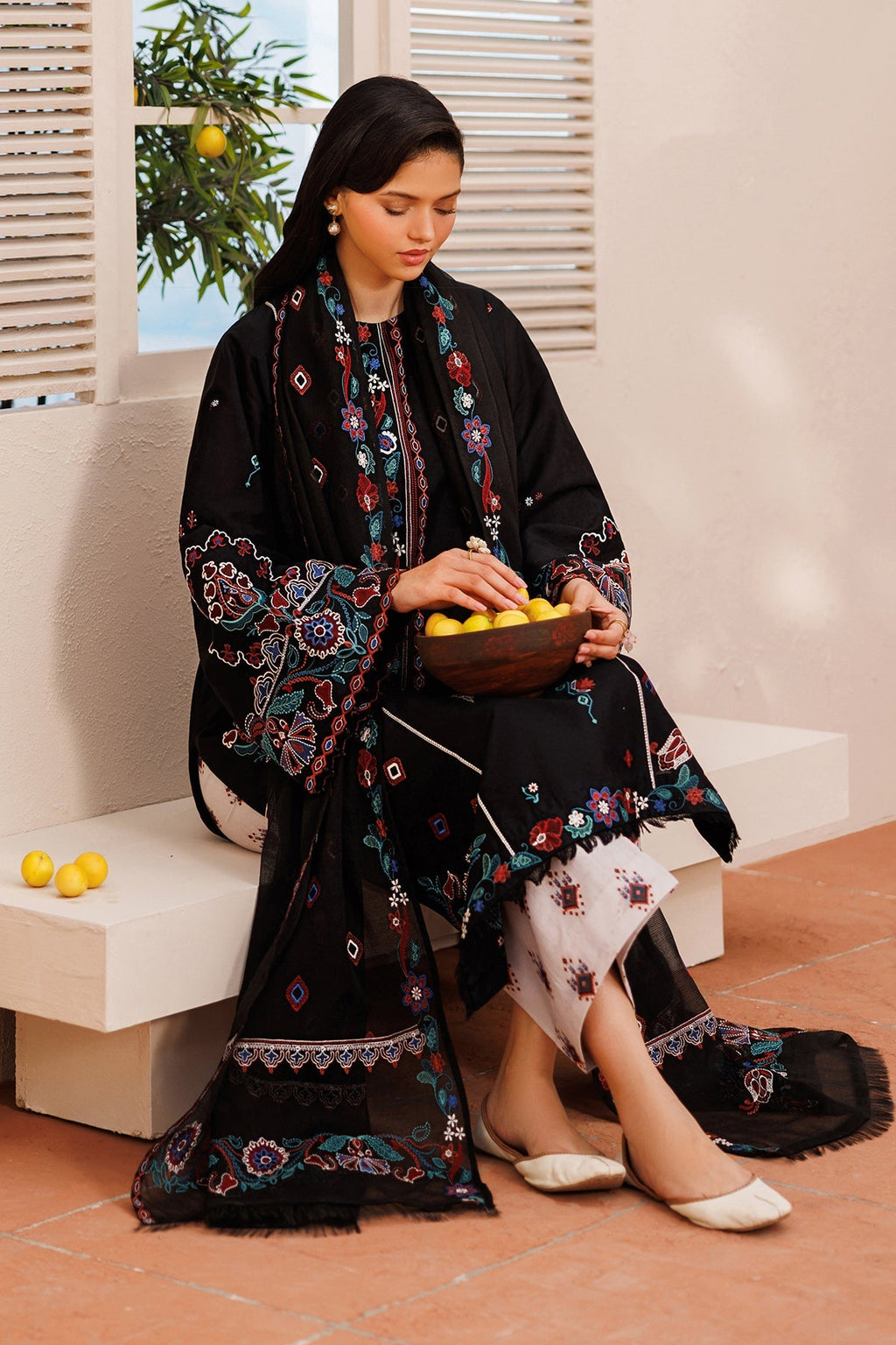 EMBROIDERED LAWN UF-4391