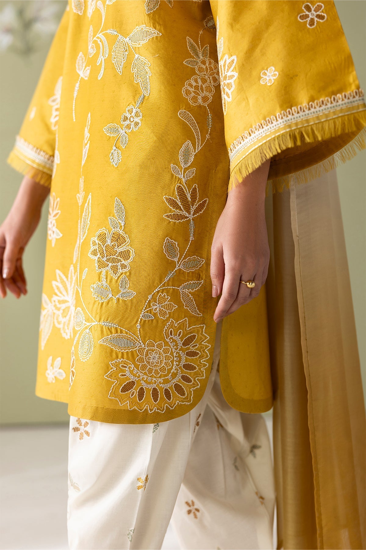 EMBROIDERED LAWN UF-4419